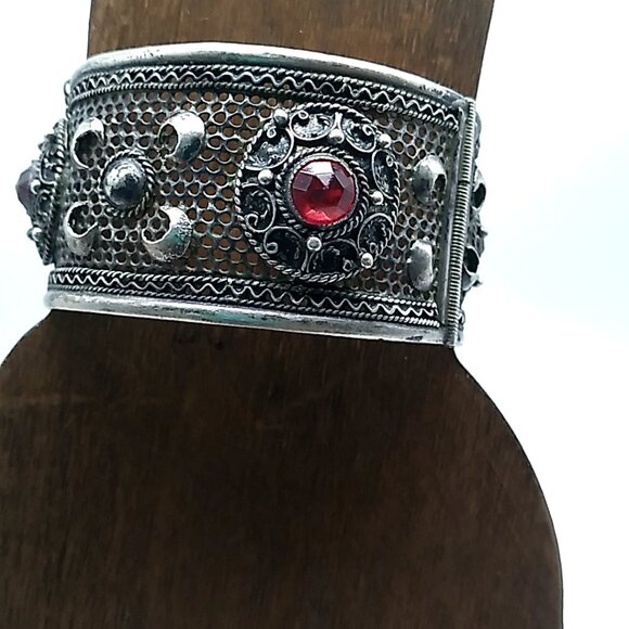 Vintage Silver Wide Filigree Hinged Bangle Bracelet with Red Glass Stones - Picture 16 of 16
